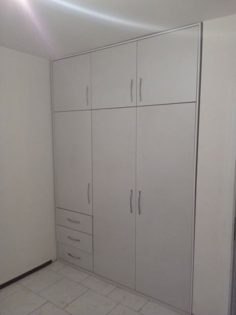 کمد دیواری درب لولایی