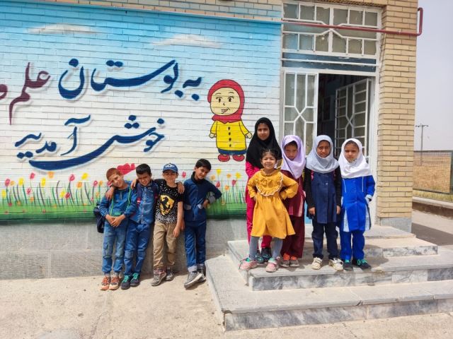 عکس یادگاری از بچه های مدرسه