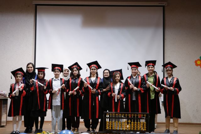 فارغ التحصیلان