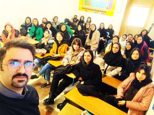 مجموعه کلاس های فیزیک دختران