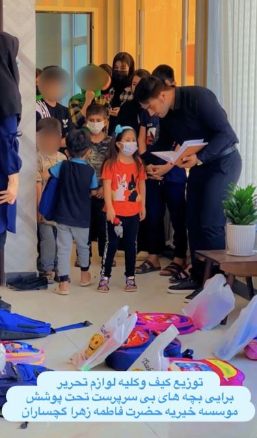 توزیع لوازم تحریربرای بچه های بی سرپرست موسسه خیریه حضرت فاطمه زهراگچساران