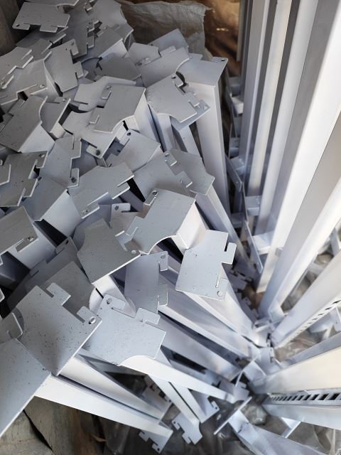 رنگ انواع رگال فروشگاهی بوتیک در کارگاه لیان رشت