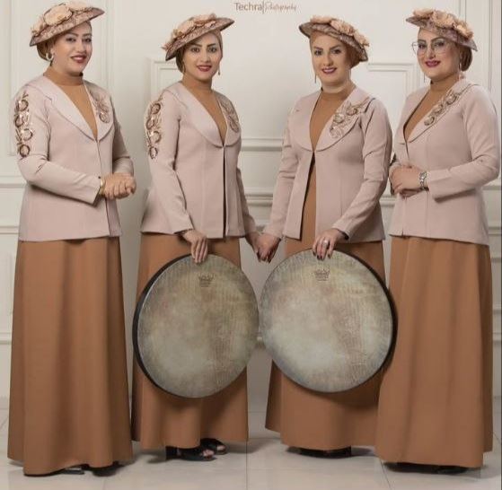 گروه دف نوازان ماهور به سرپرستی خانم مرتضوی و خانم تاج آبادی